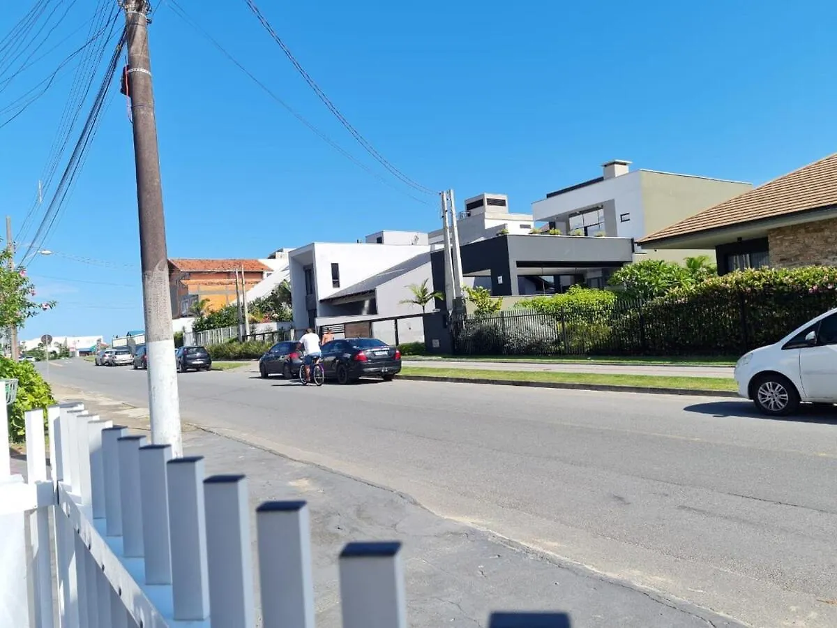 Casa Ampla Com 3 Quartos Com Ar Condicionado A 50Mts Da Praia Sao Francisco do Sul Dom wakacyjny