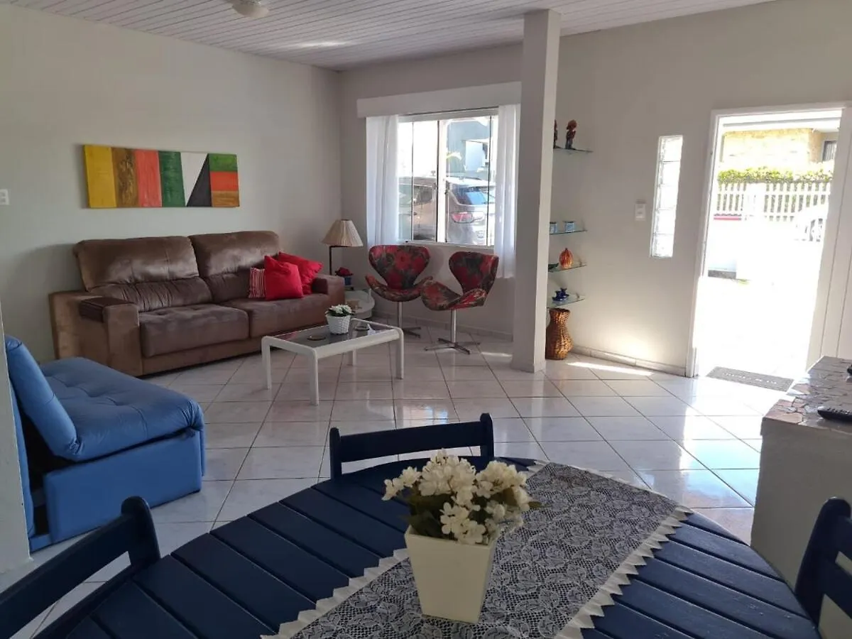 Dom wakacyjny Casa Ampla Com 3 Quartos Com Ar Condicionado A 50Mts Da Praia Sao Francisco do Sul Brazylia